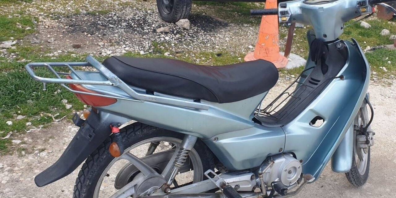 Çaldıkları motosikletlerle yakalandılar