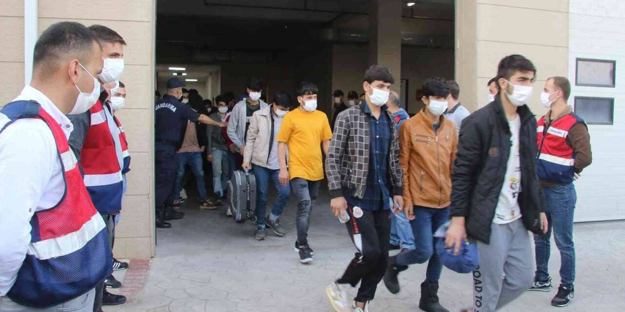 Kocaeli’de yakalanan 400 düzensiz göçmenden 272’si sınır dışı ediliyor