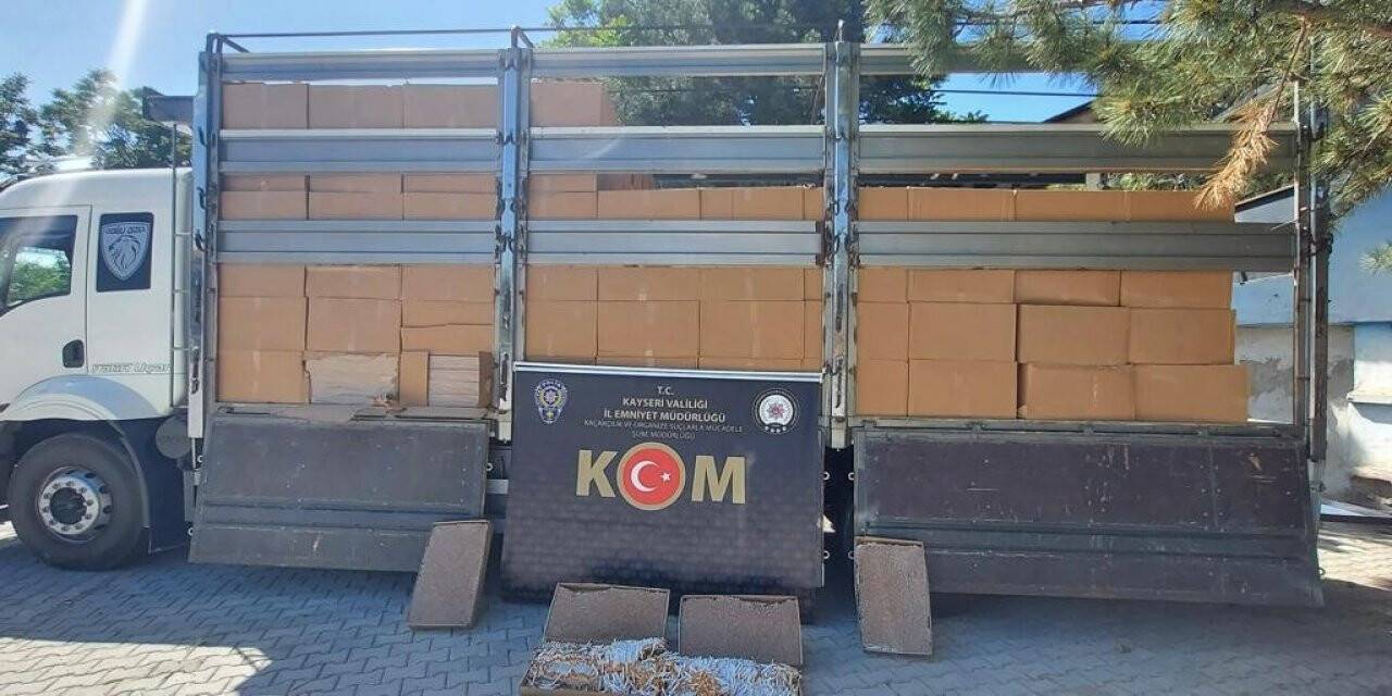 Kayseri’de piyasa değeri 5 milyon TL olan 3.5 milyon dal makaron ele geçirildi