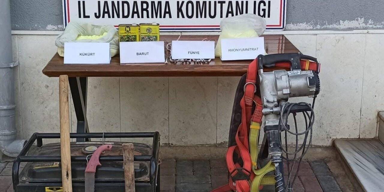 Defineciler sınır tanımıyor: Bu kez patlayıcıyla yakalandılar