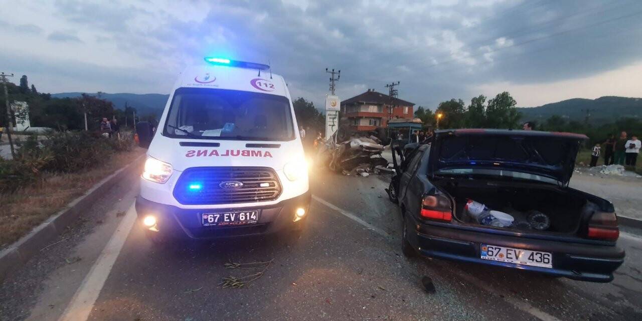 Kontrolden çıkan otomobil karşı şeride geçti: 1’i ağır 2 yaralı