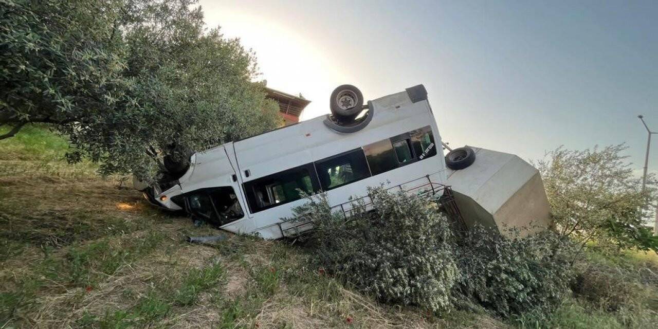 Minibüs ile kamyonet kavşakta çarpıştı: 4 yaralı