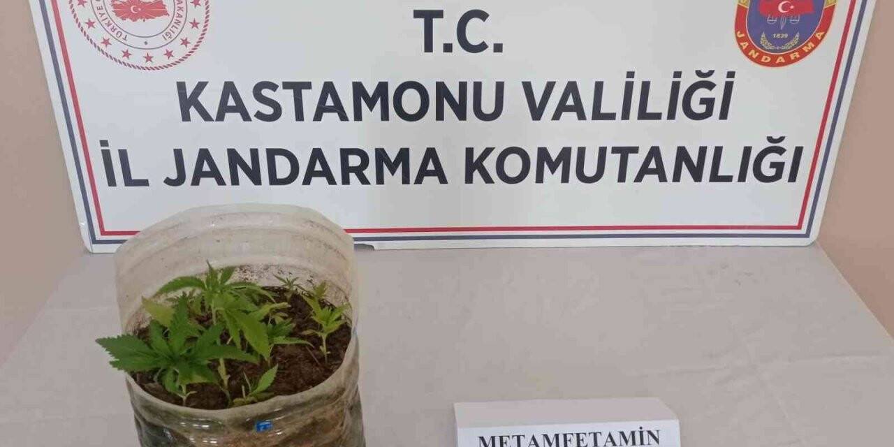 Otobüsle yolculuk yaparken uyuşturucu taşıyan iki kişi gözaltına alındı