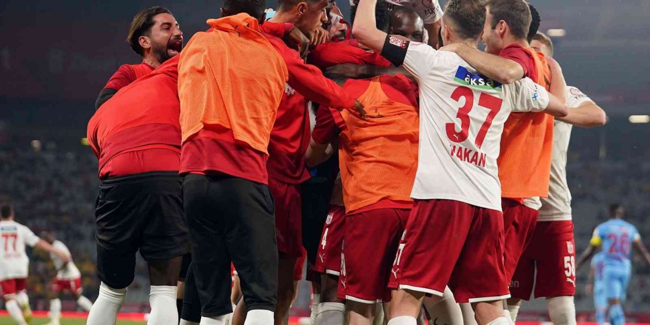 Sivasspor tarihinde ilk kez Ziraat Türkiye Kupası’nı müzesine götürdü