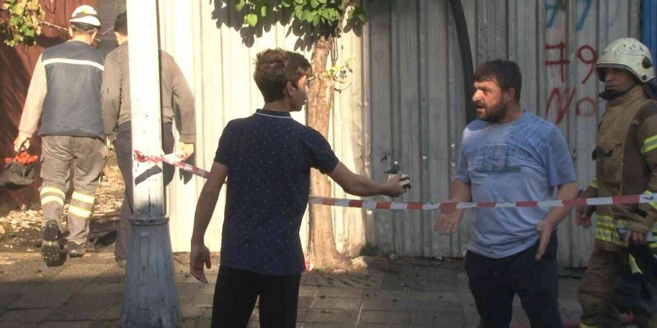 Ümraniye’de hurdalık deposu alev alev yandı, mahalleli sokağa döküldü