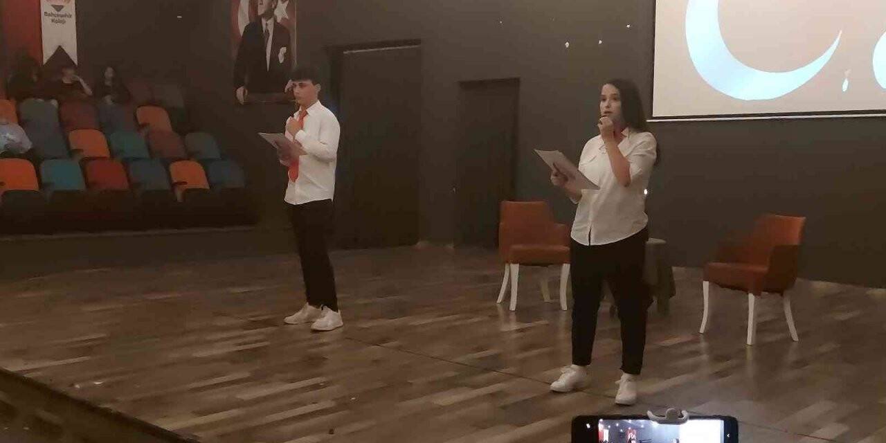 Kendi yazdıkları oyunu sahnelediler