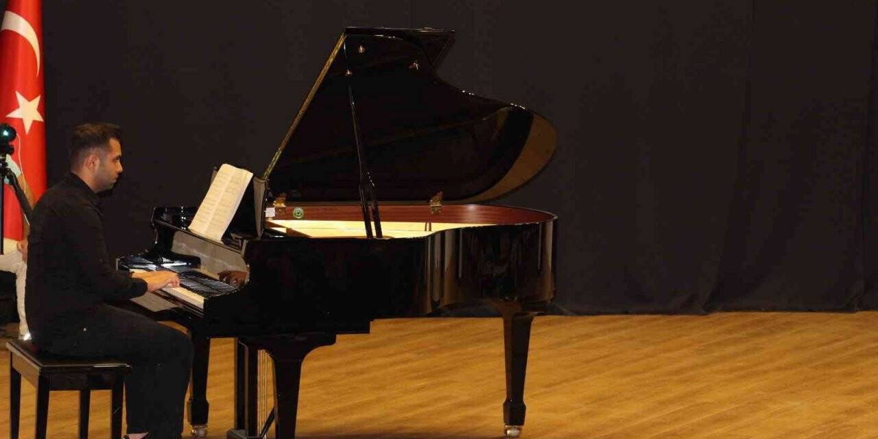 ADÜ’de piyano konseri gerçekleşti