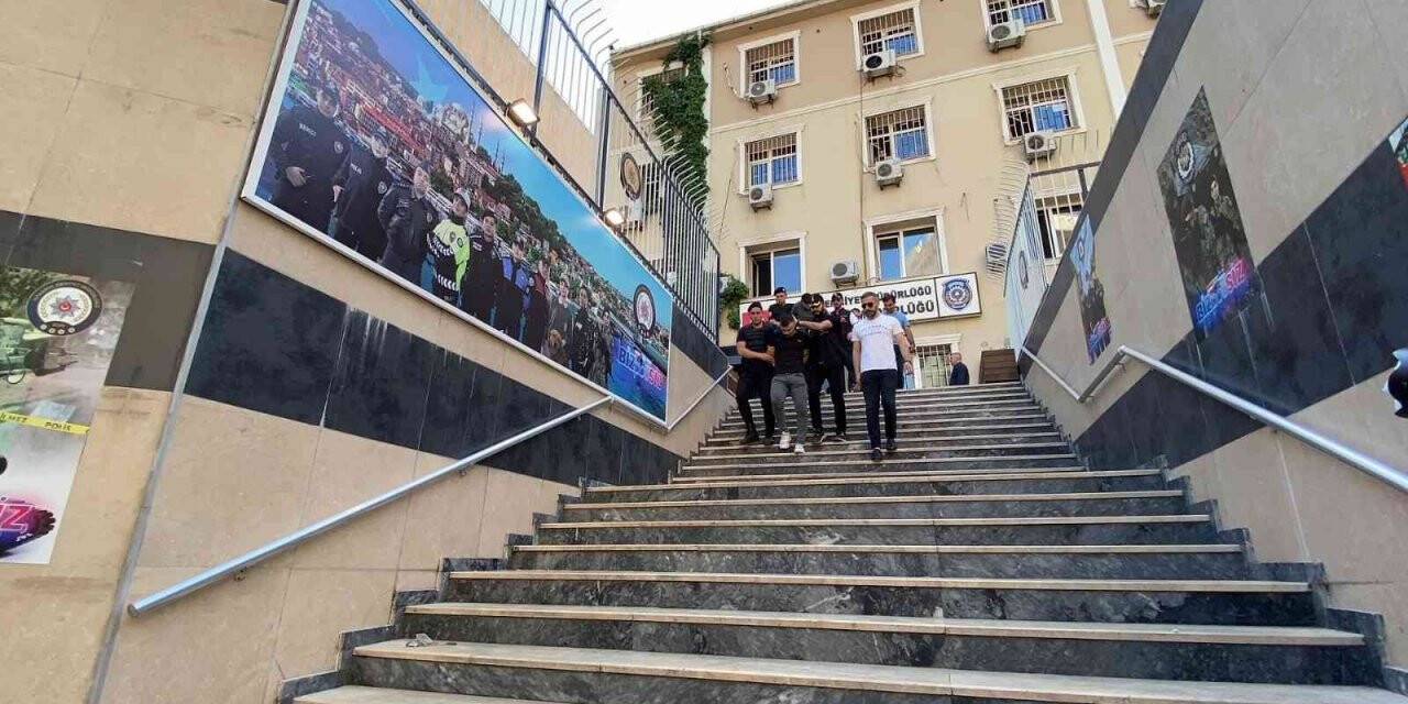 Fatih’te çıkan silahlı çatışmada gözaltına alınan 28 şüpheli adliyeye sevk edildi