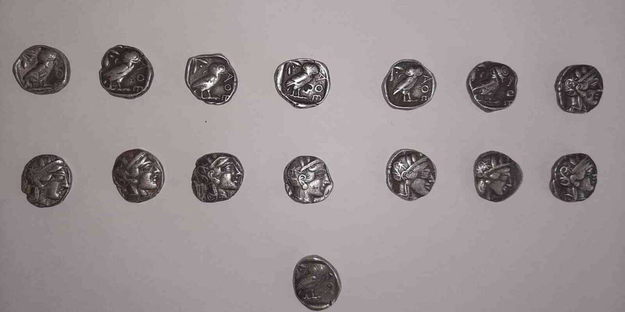 İzmir’de tarihi eser operasyonu: 210 adet sikke ele geçirildi