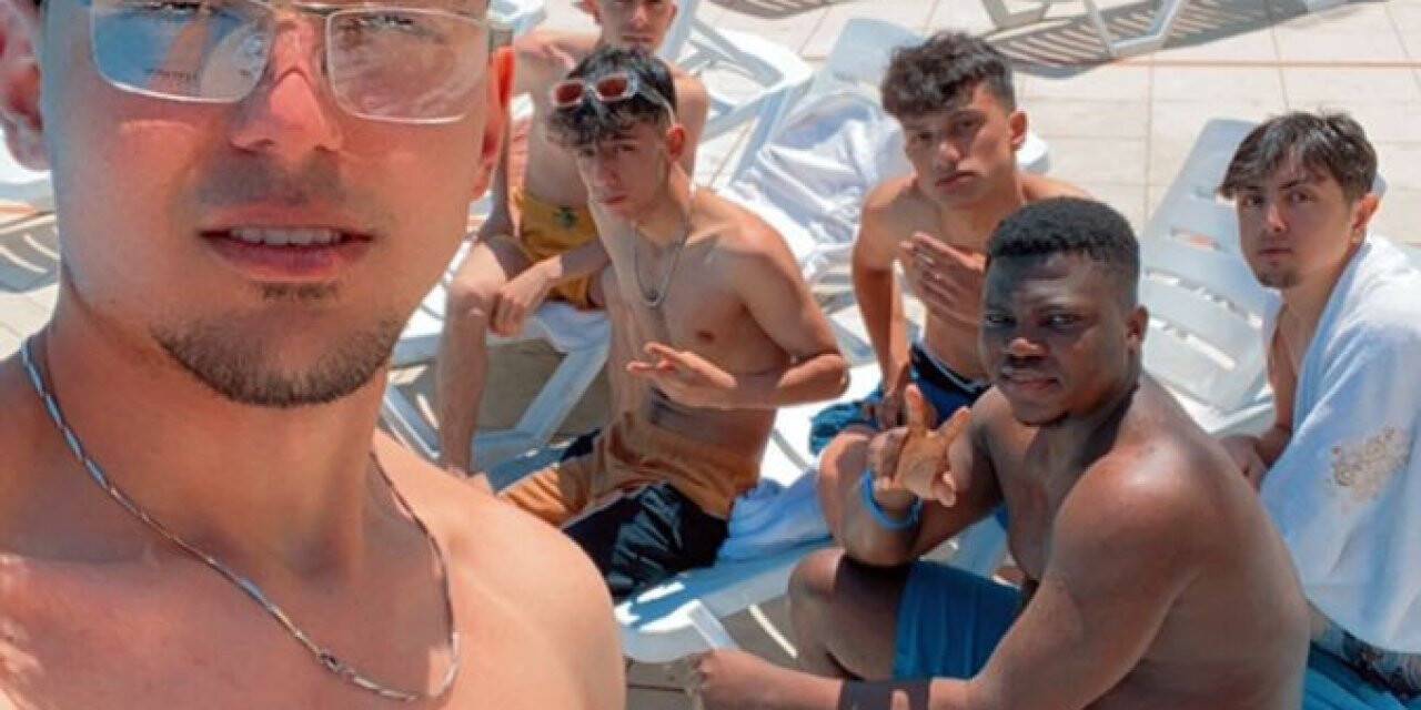 Yanına gelen şahısla arkadaşlık kurdu, sonra soyuldu o anlar kamerada