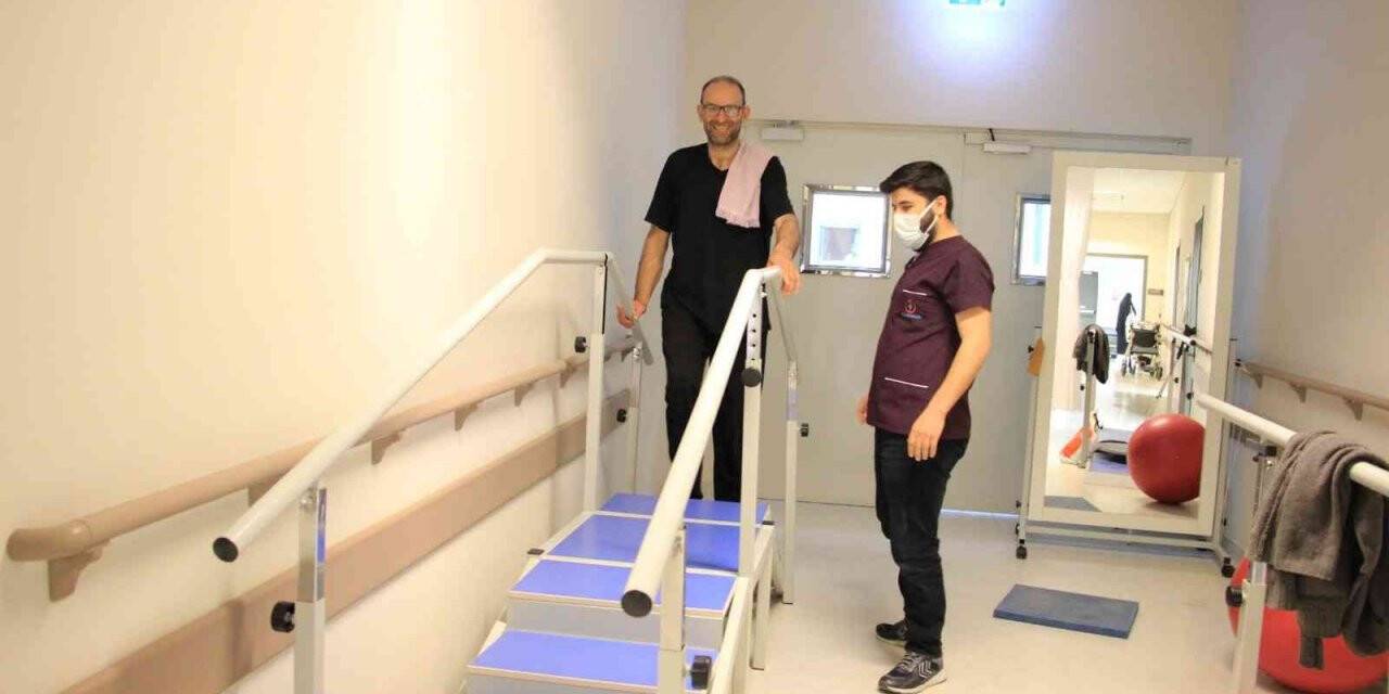Omurgada gelişen kırık nedeniyle yürüyemiyordu, fizik tedavi ile yeniden yürümeye başladı