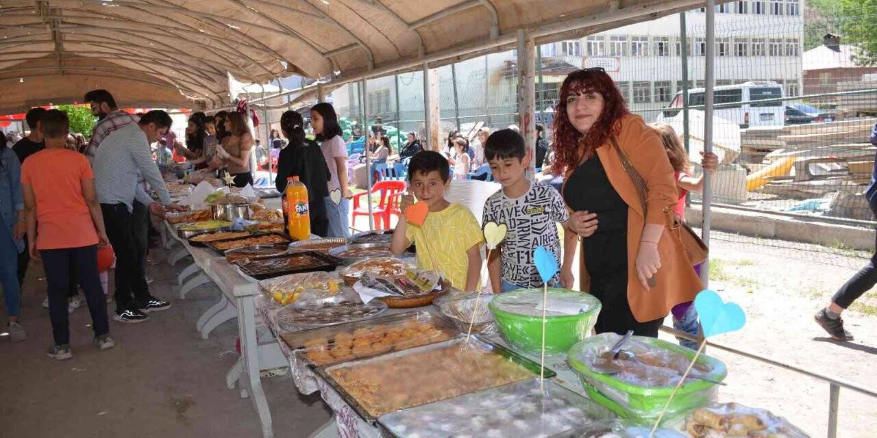 Şırnaklı öğrenciler okullarının eksiklerini gidermek için etkinlik yaptı