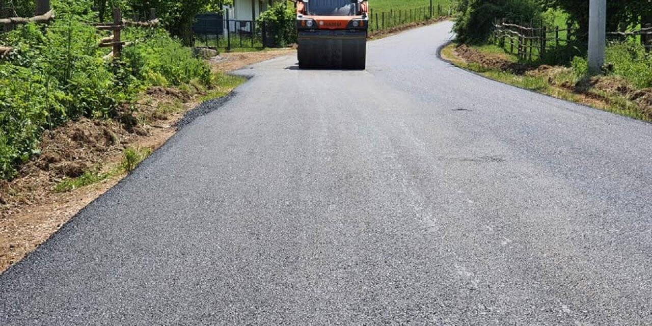 Yapılan yollar vatandaşların yüzünü güldürüyor