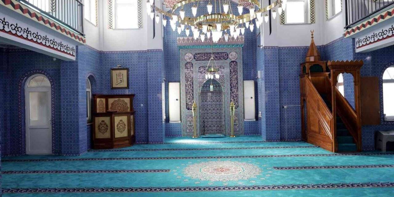 Yangında hasar gören Bahtiyar Cami yenilendi