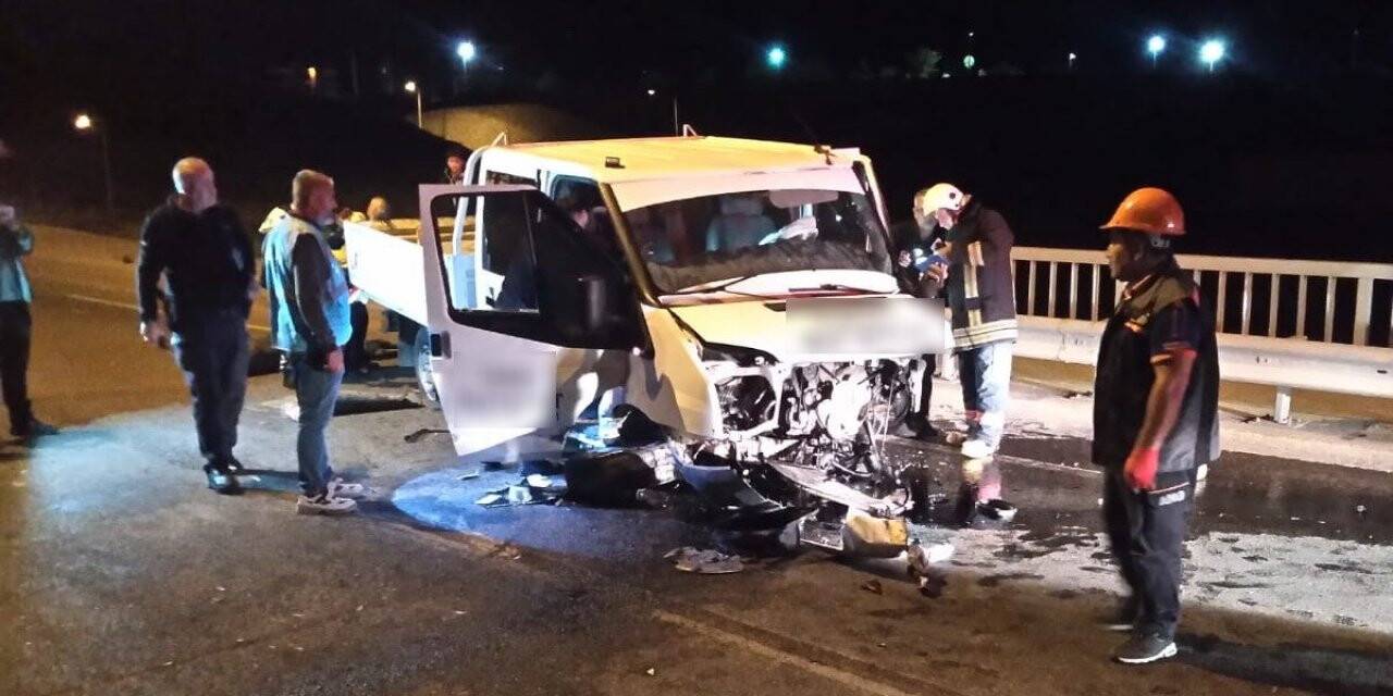 Kamyonet bariyerlere çarptı: 1 yaralı