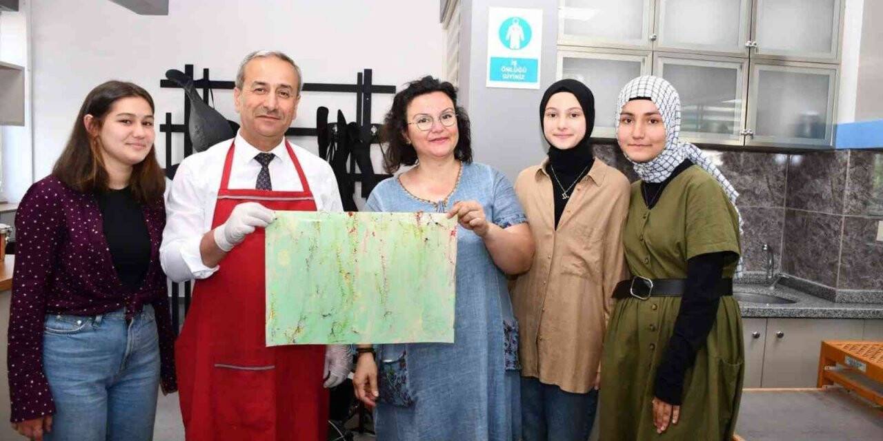 İl Milli Eğitim Müdürü Akbaş, Ebru Sanatı Sergisi’nin açılışını yaptı