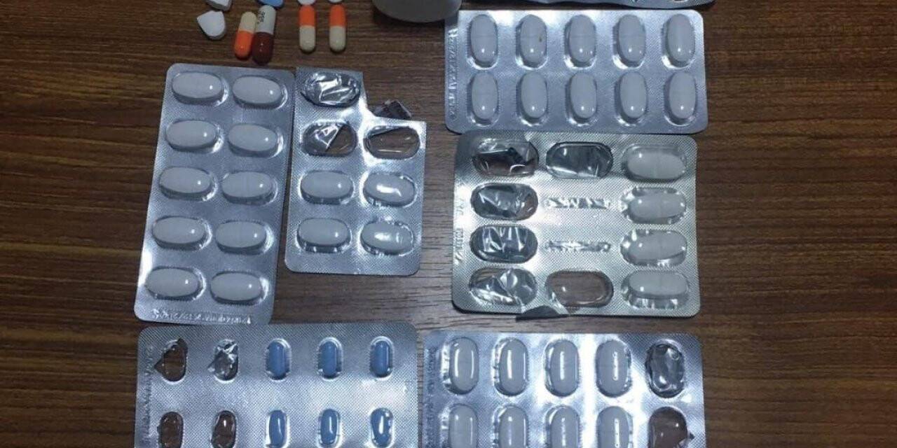 Araç içerisinde 88 adet uyuşturucu madde ele geçirildi: 2 gözaltı