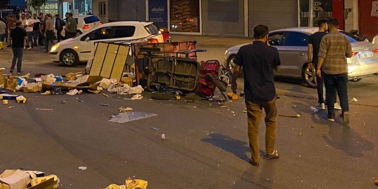 Kağıt toplama aracı ile otomobil çarpıştı: 1 yaralı