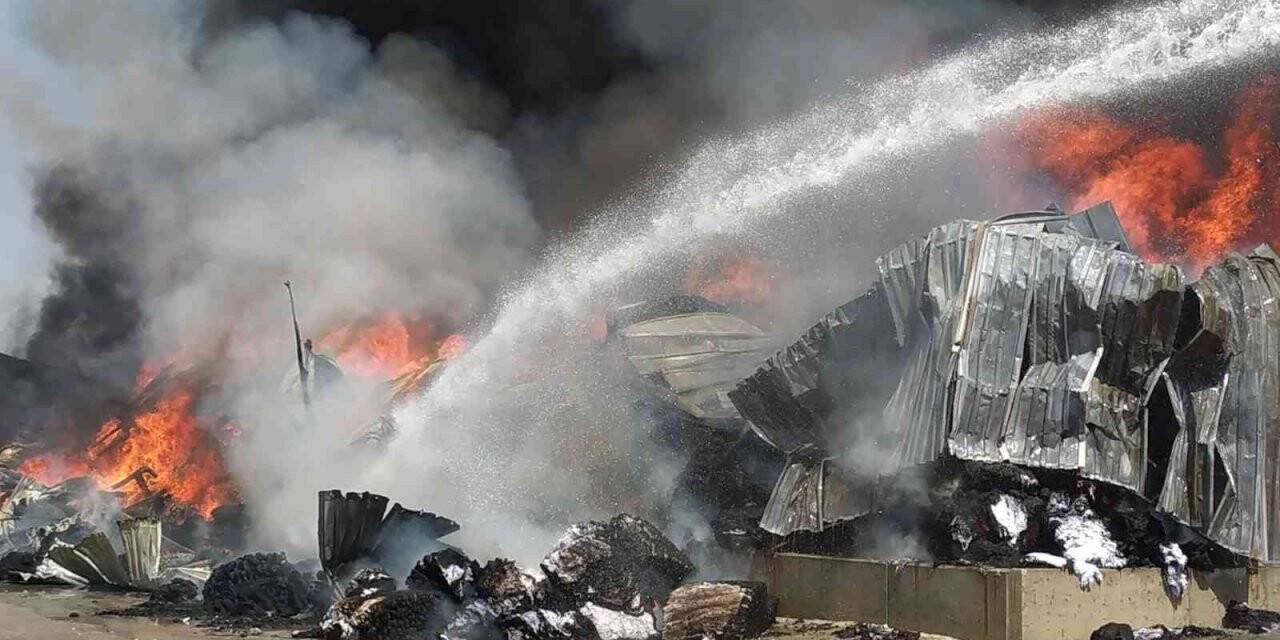 Uşak’ta tekstil fabrikasında yangın