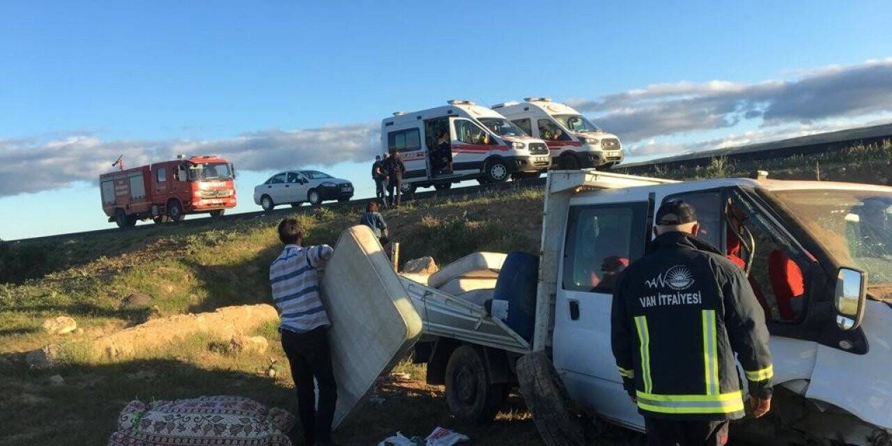 Kamyonet şarampole uçtu: 3 yaralı