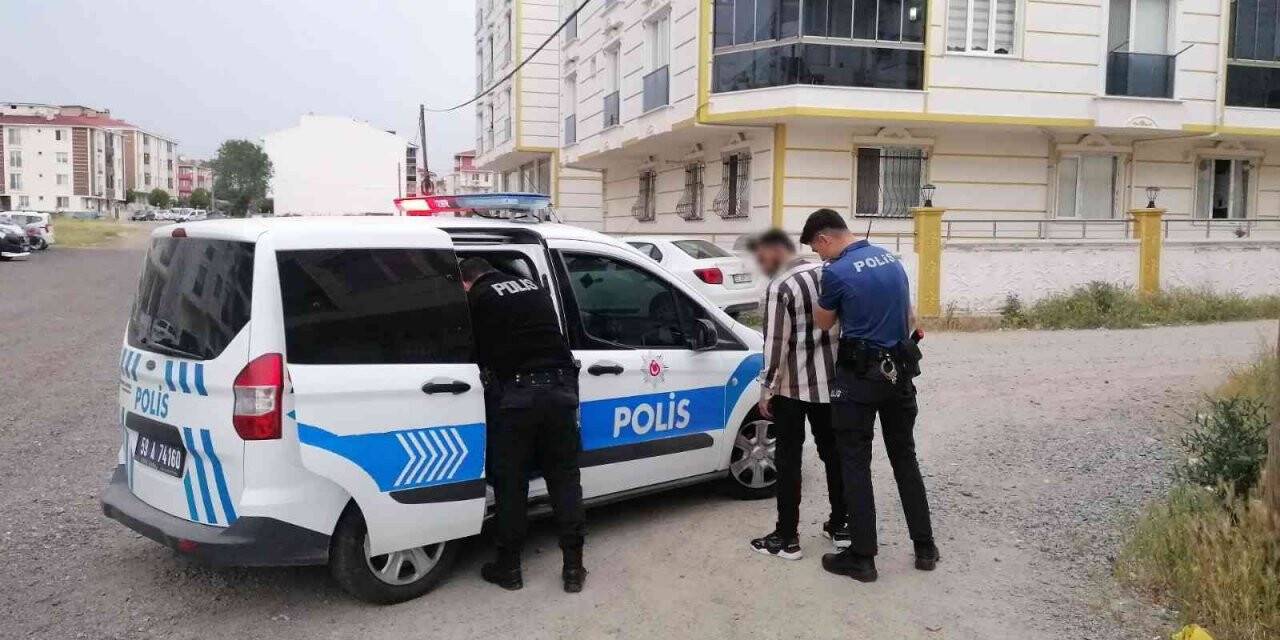 Evi yaktı, yaptığının suç olduğunu söyleyen polise “Beraber mi aldın” dedi