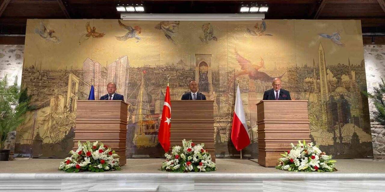 Bakan Çavuşoğlu, Romen ve Polonyalı mevkidaşlarıyla bir araya geldi