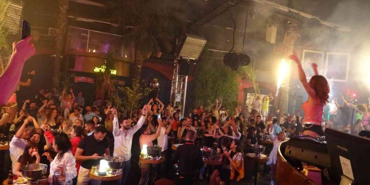 Marmaris’te eğlence hız kesmeden devam ediyor
