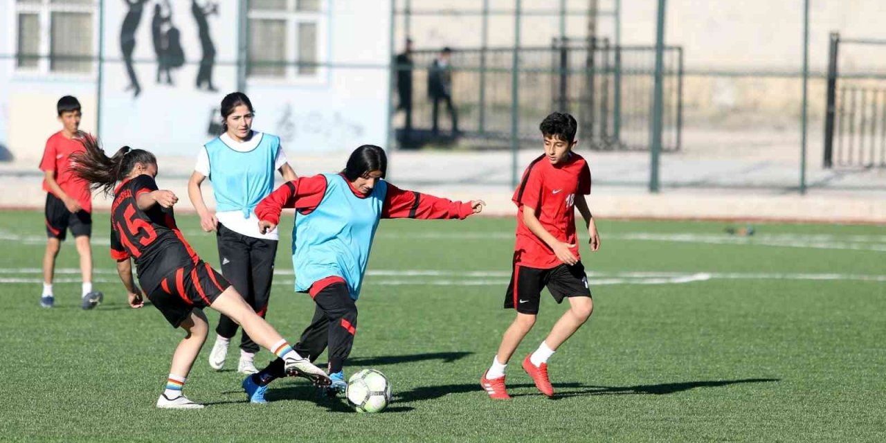 Vanlı kızlar 2. Lig yolundaki final maçına hazırlanıyor