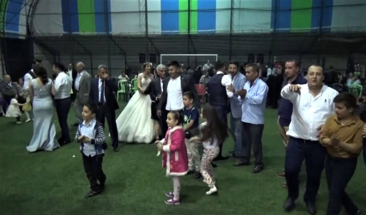 Kır düğünü hayali kuran çifte halı saha şoku