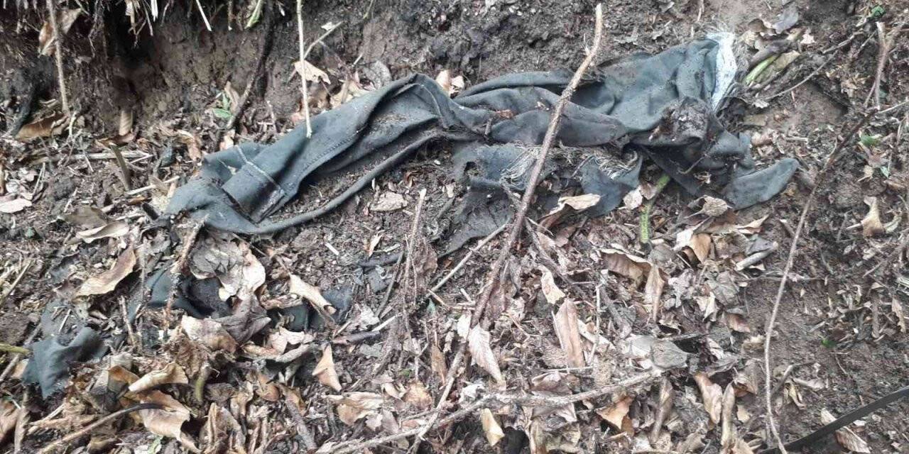 Kafatası bulunan alanda aramalar sürerken, insan kıyafetlerine rastlanıldı