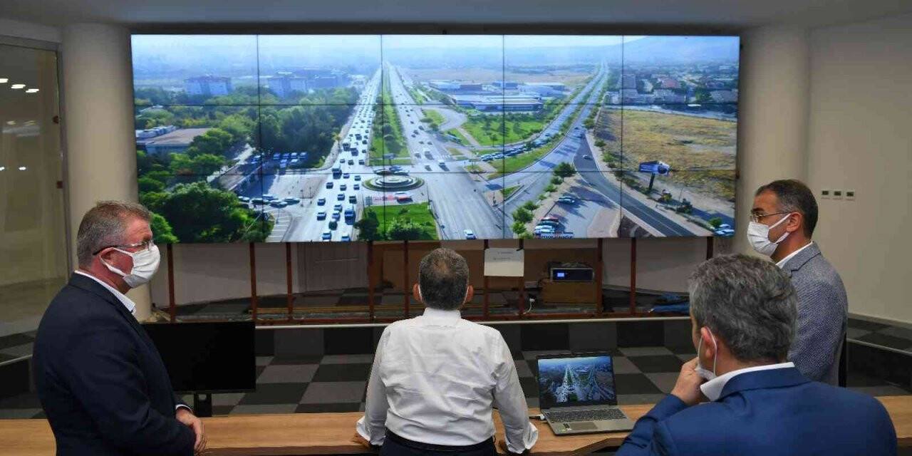 Büyükşehir’e akıllı trafik ve sağlıkta tam not