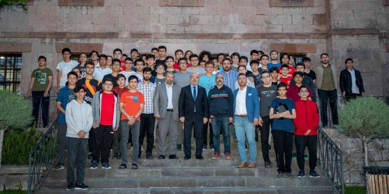 Büyükşehir’in Gençlik Merkezi’nde ’tecrübe’ konuşuyor