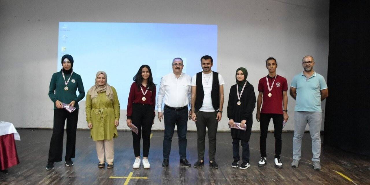 Salihli’de Liseler Arası Akıl ve Zeka Oyunları Turnuvası düzenlendi