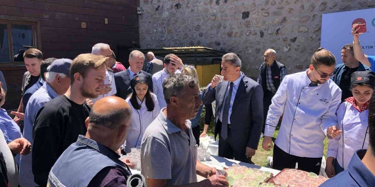 Türk Mutfağı Haftası’nda tescilli Sinop nokulu dağıtıldı