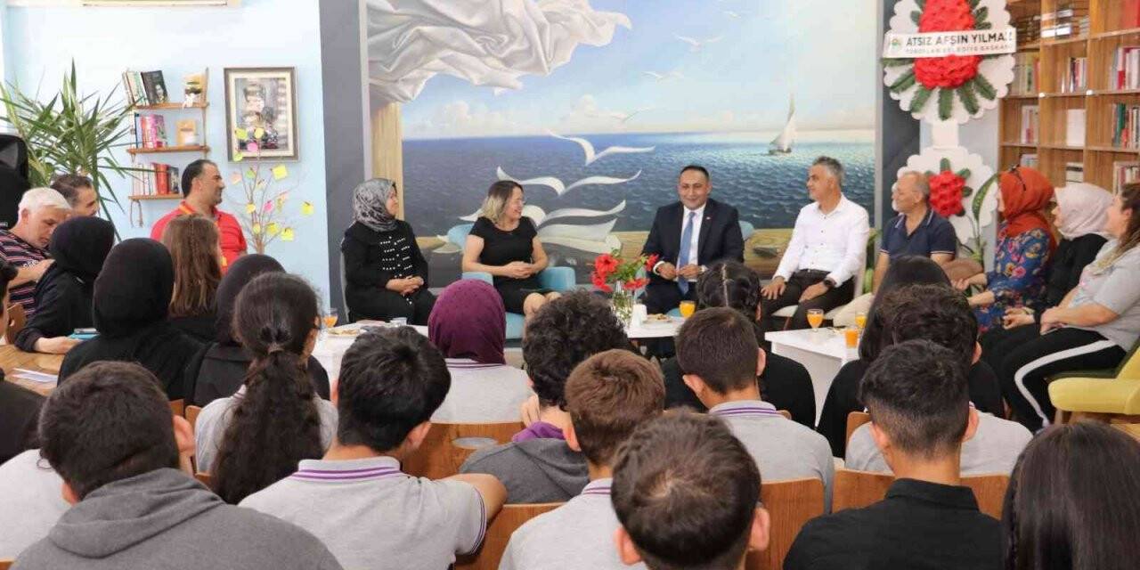 Başkan Yılmaz, liseli gençlerle söyleşi yaptı