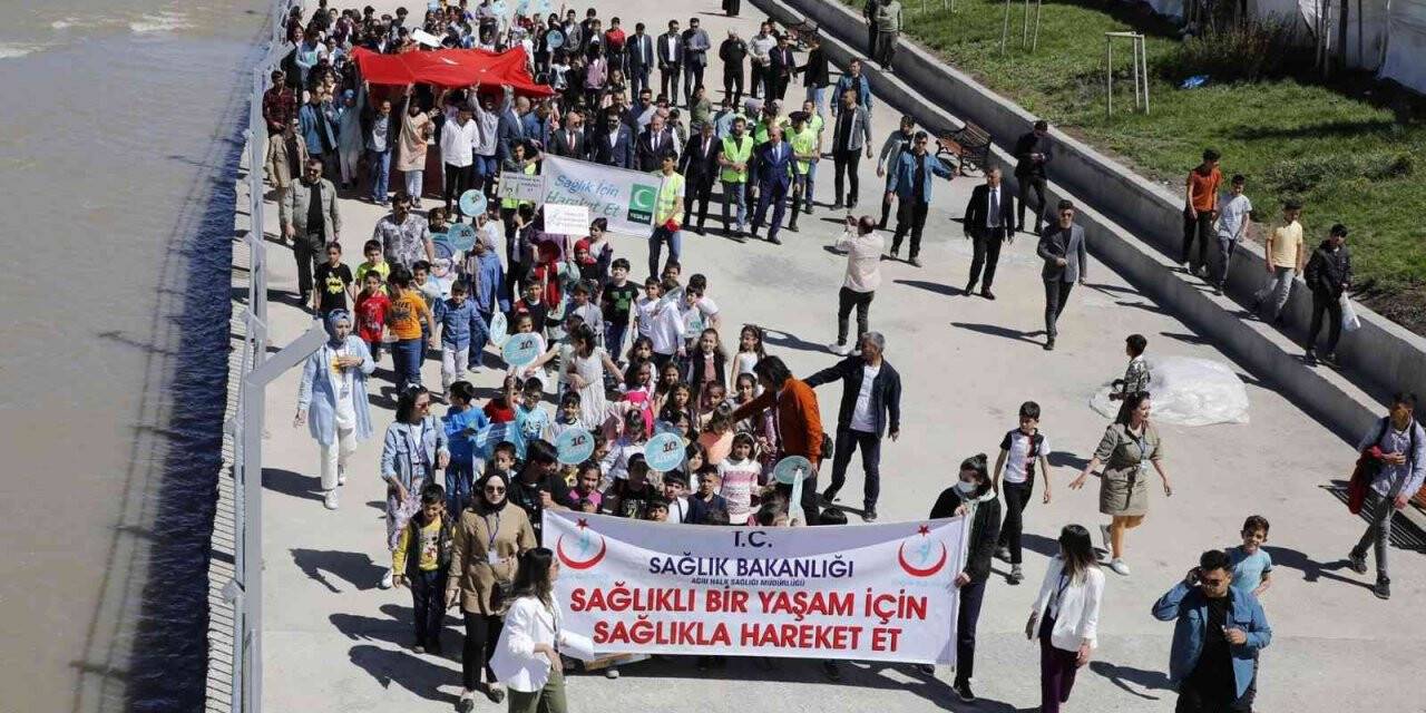 Ağrı’da sağlıklı yaşam yürüyüşü yapıldı