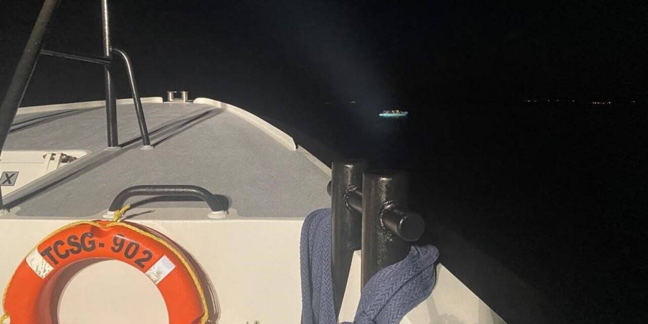 İzmir açıklarında 25 düzensiz göçmen kurtarıldı