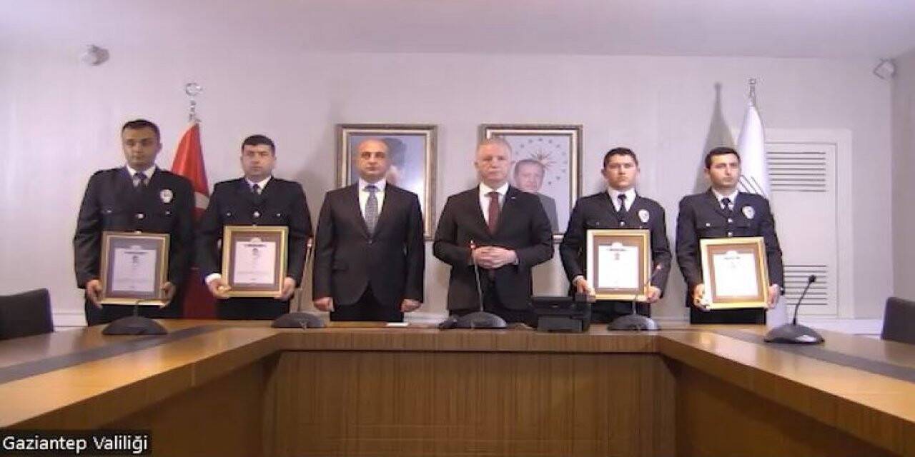 Bakan Soylu’dan saldırı girişimine anında müdahale eden polislere ödül