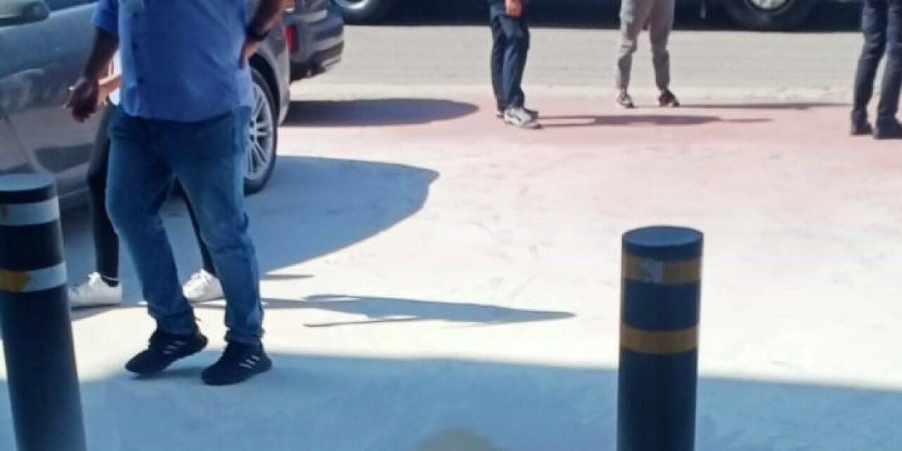 Satın aldığı televizyonu tamir edilmeyince mağaza önünde yaktı