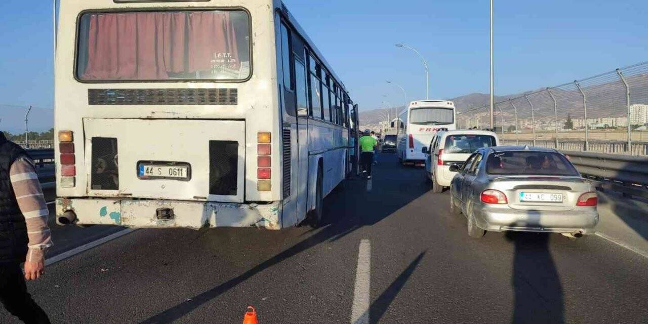 Servis araçları çarpıştı: 4 yaralı