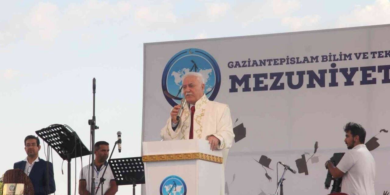 İslam Bilim ve Teknoloji Üniversitesi ilk mezunlarını verdi