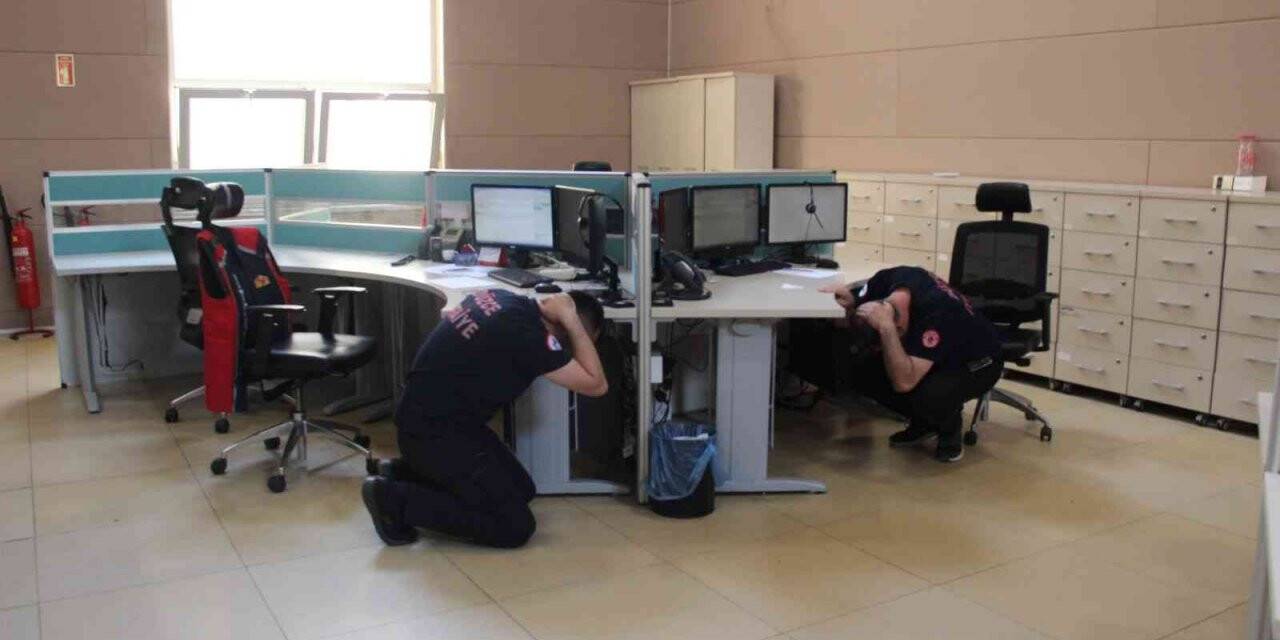 Acil durum merkezinde deprem tatbikatı