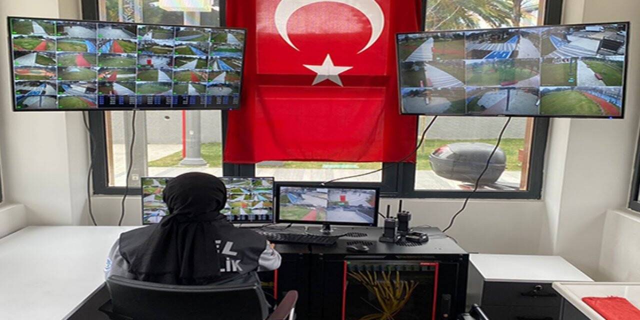 Zeytinburnu’nda parklarda 7 gün 24 saat huzur denetimi