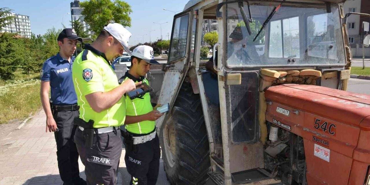 Motosiklet, traktör ve servis araçlarına yönelik denetim yapıldı