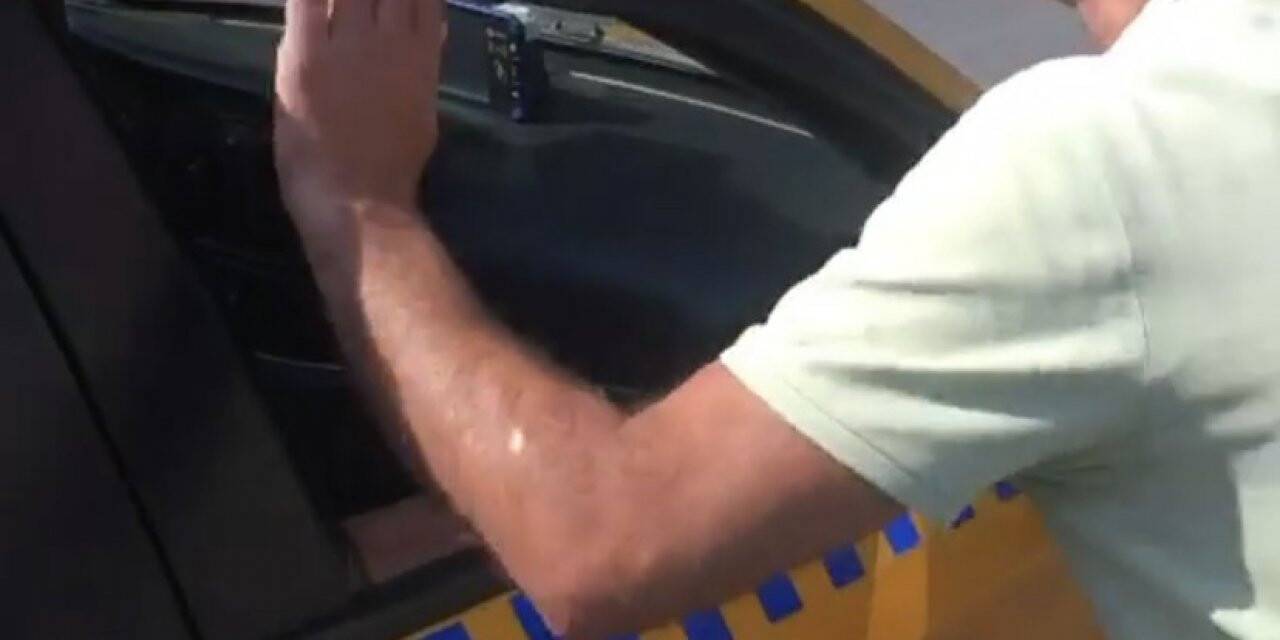 Güngören’de yabancı uyruklu müşteriyi tercih eden taksici ile UKOME çalışanı tartıştı