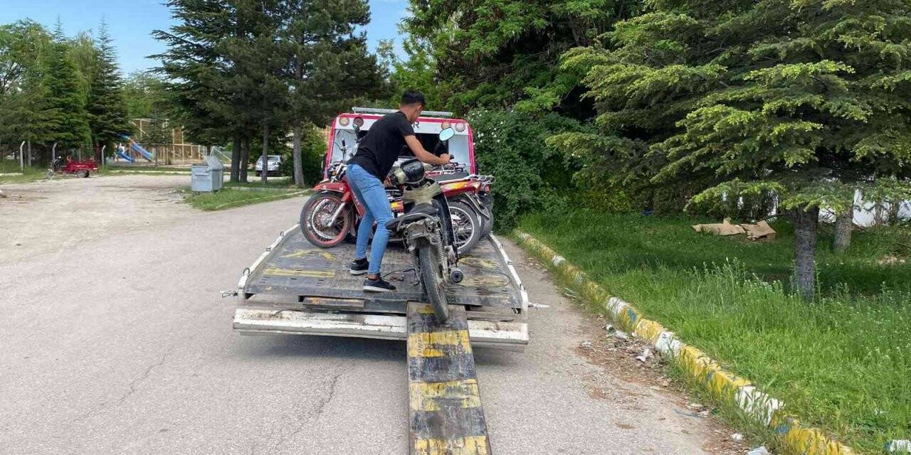 Polis tescilsiz motosikletleri böyle topladı