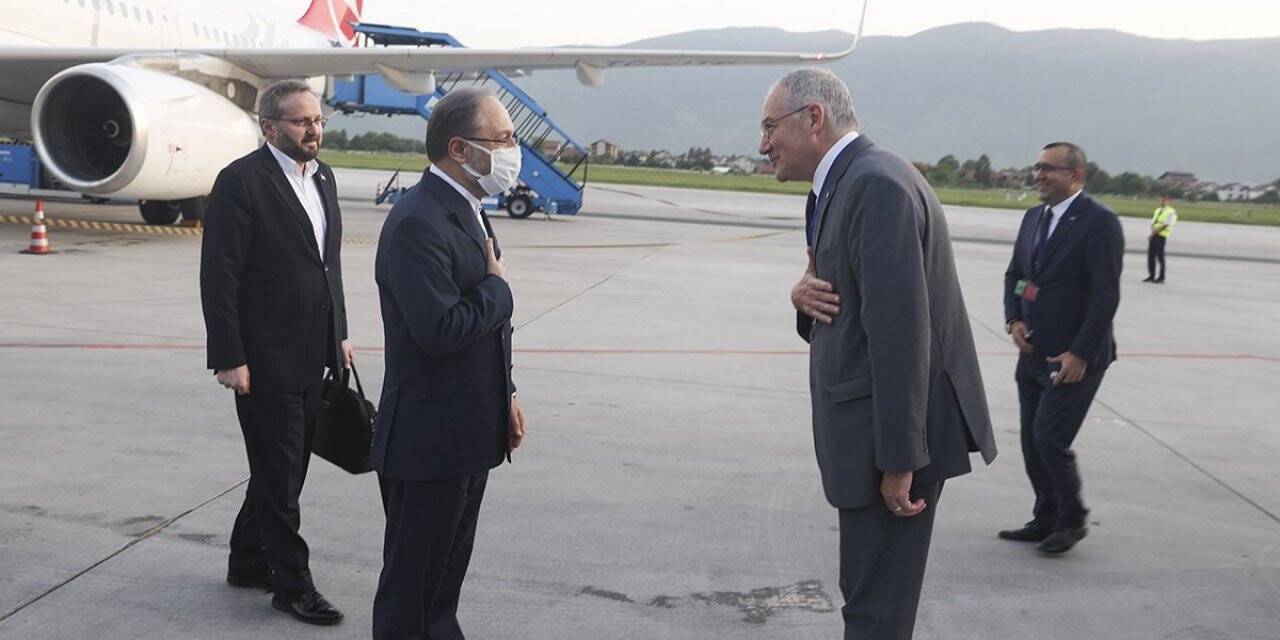 Diyanet İşleri Başkanı Erbaş, Saraybosna’da 500 yıllık geleneğe göre ezan okudu