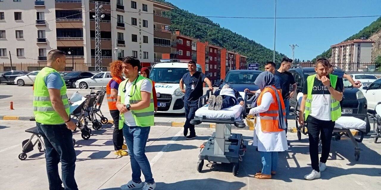 Hastanede gerçeği aratmayan deprem tatbikatı