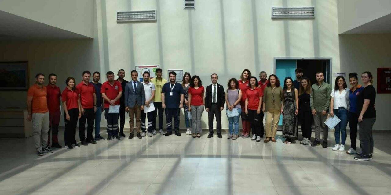 UMKE personeli olmaya hak kazanan personele sertifikaları takdim edildi