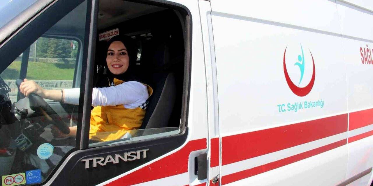 Kadın sağlık çalışanlarına ‘ambulans sürüş teknikleri eğitimi’ verildi